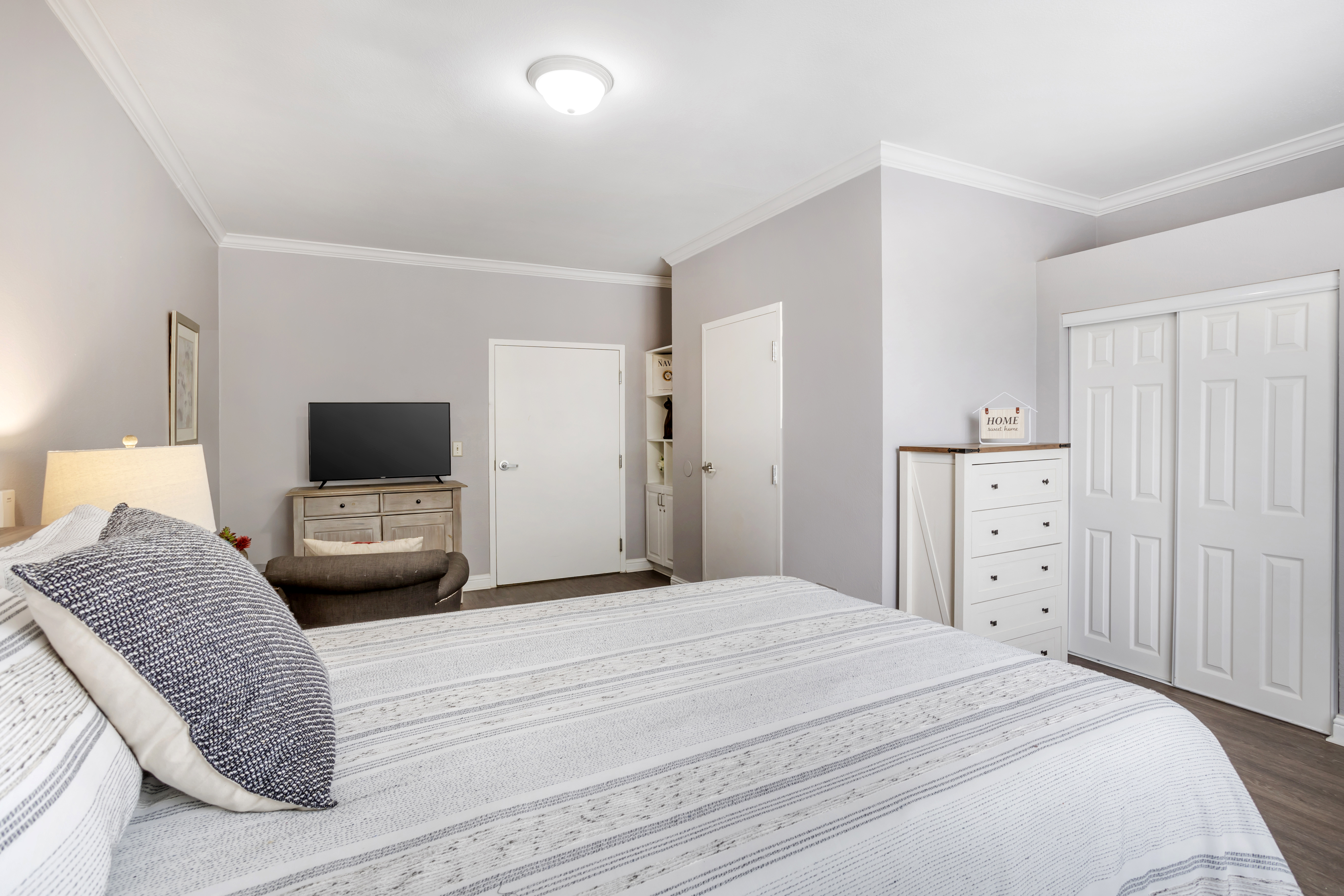1-sugar-land-apartment-bedroom