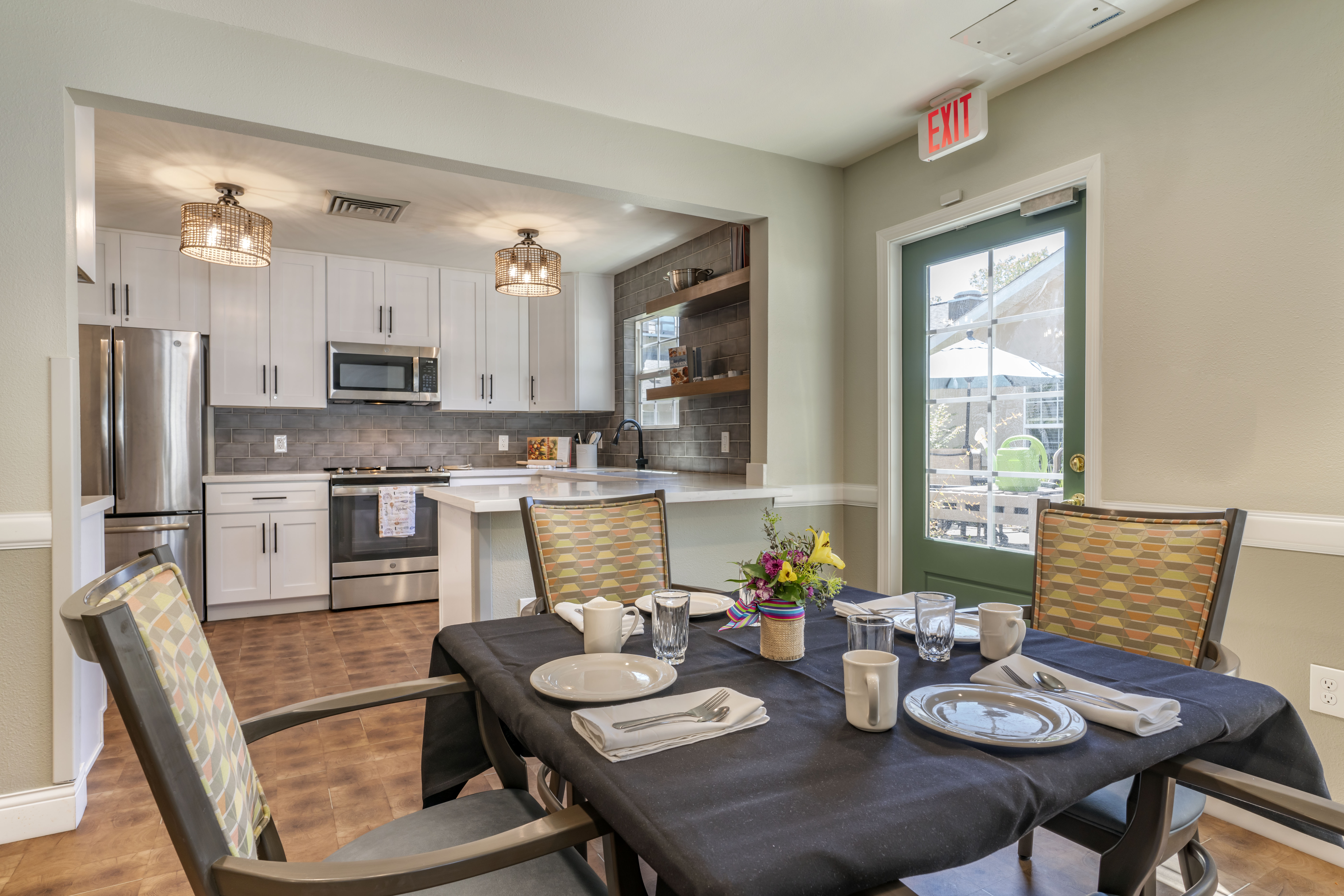 3-sylvan-ranch-dining-room