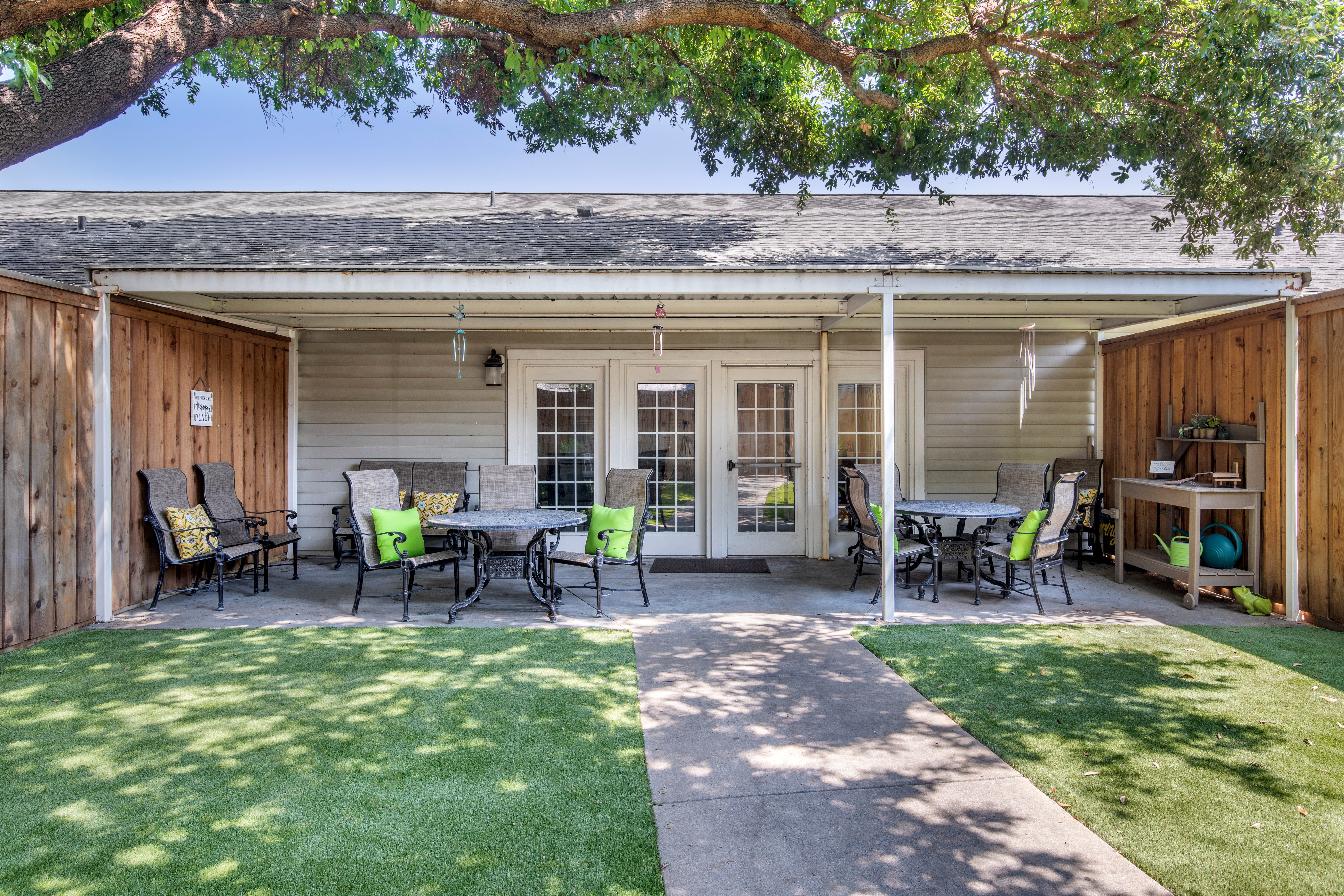 tanglewood-oaks-back-patio