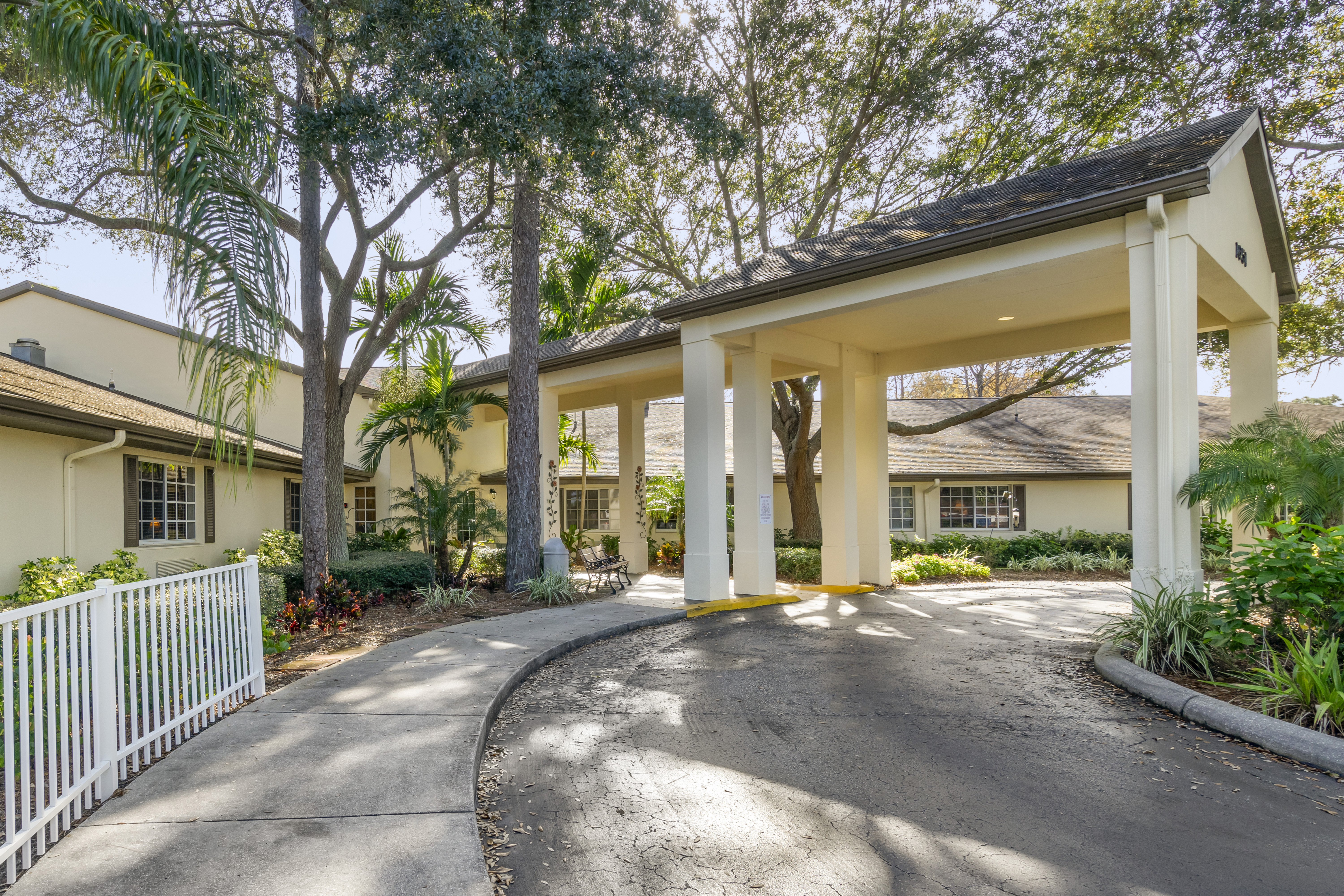 2-tarpon-springs-exterior