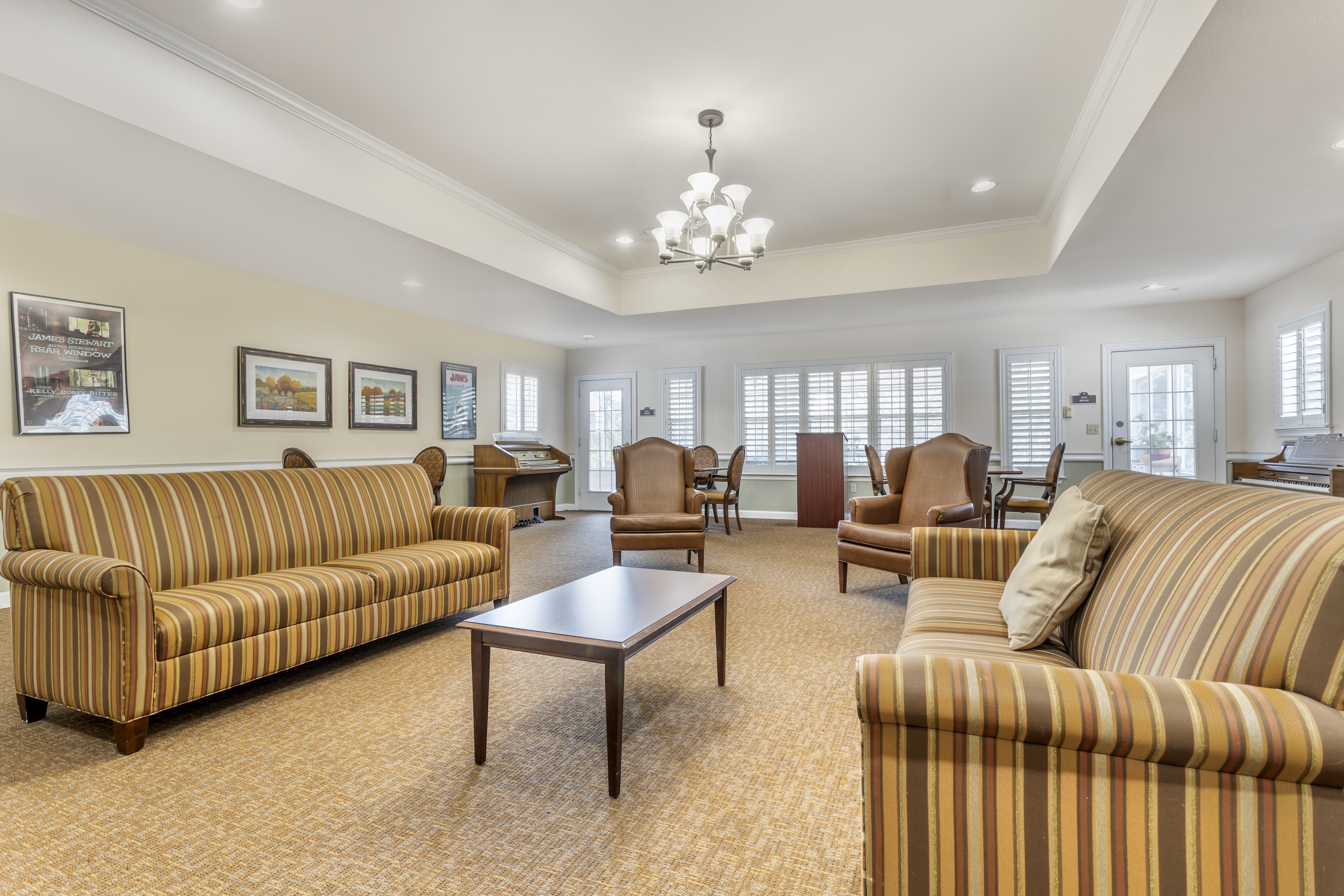 3-the-heights-piano-room