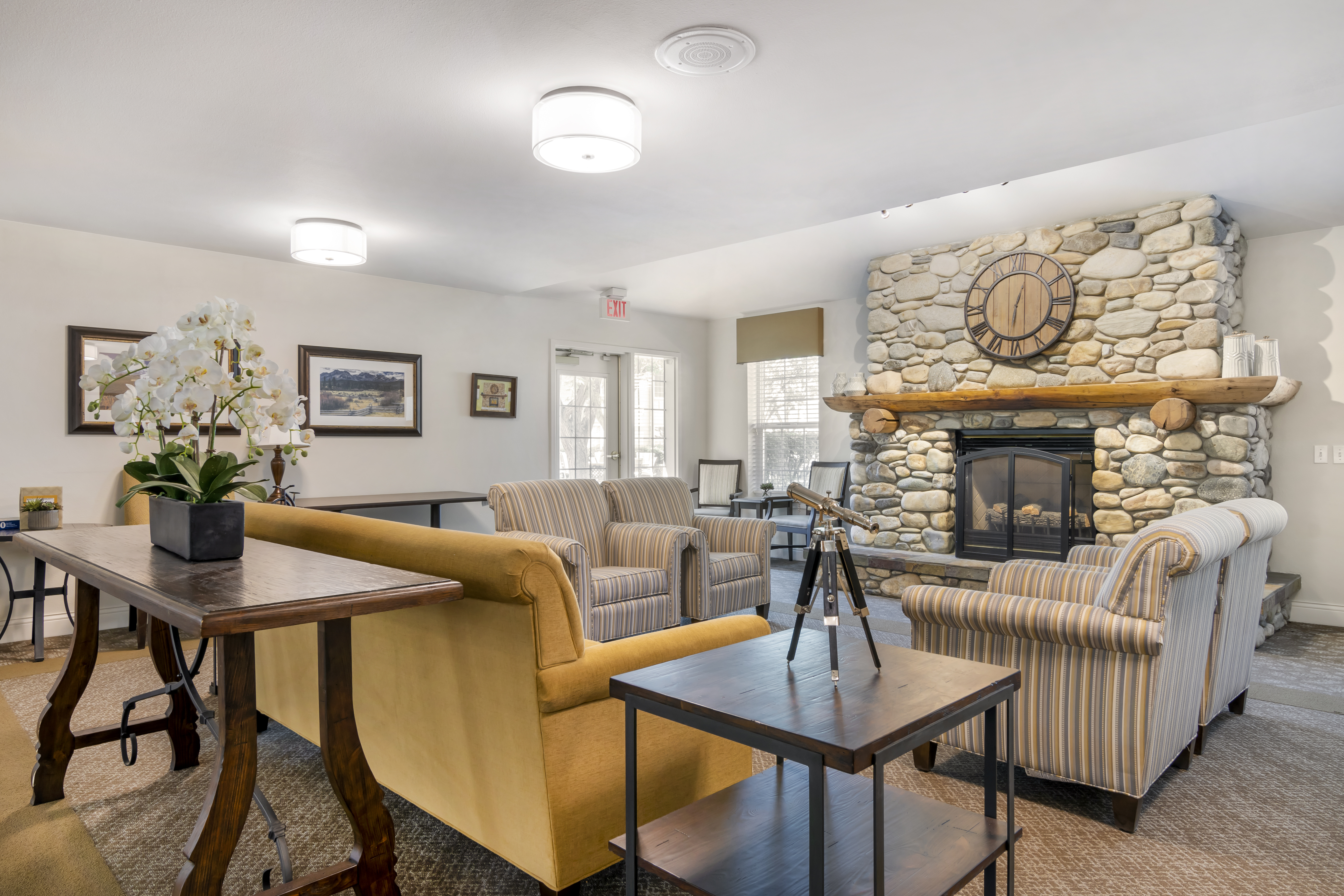 1-twin-falls-community-living-room