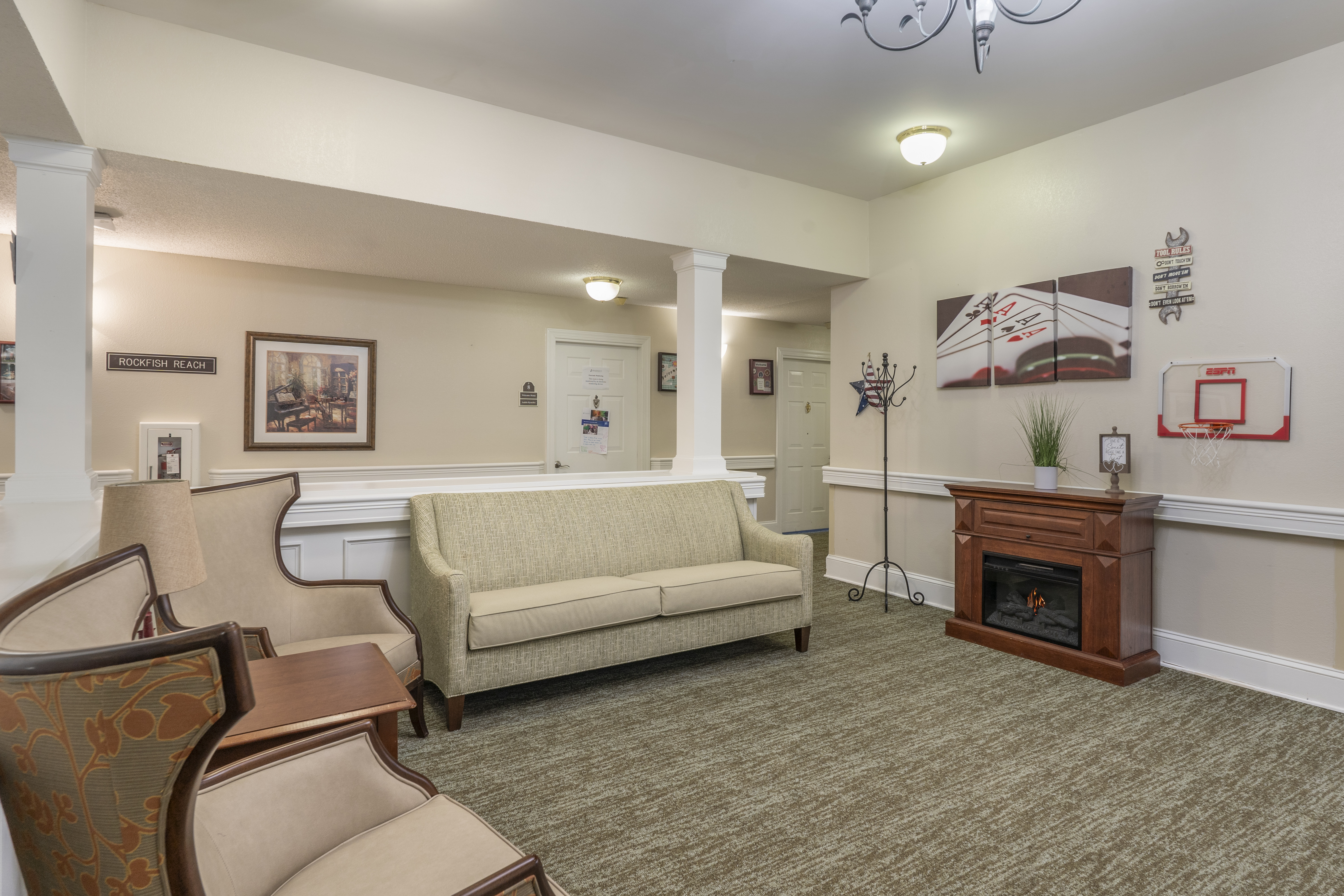 1-virginia-beach-community-living-room
