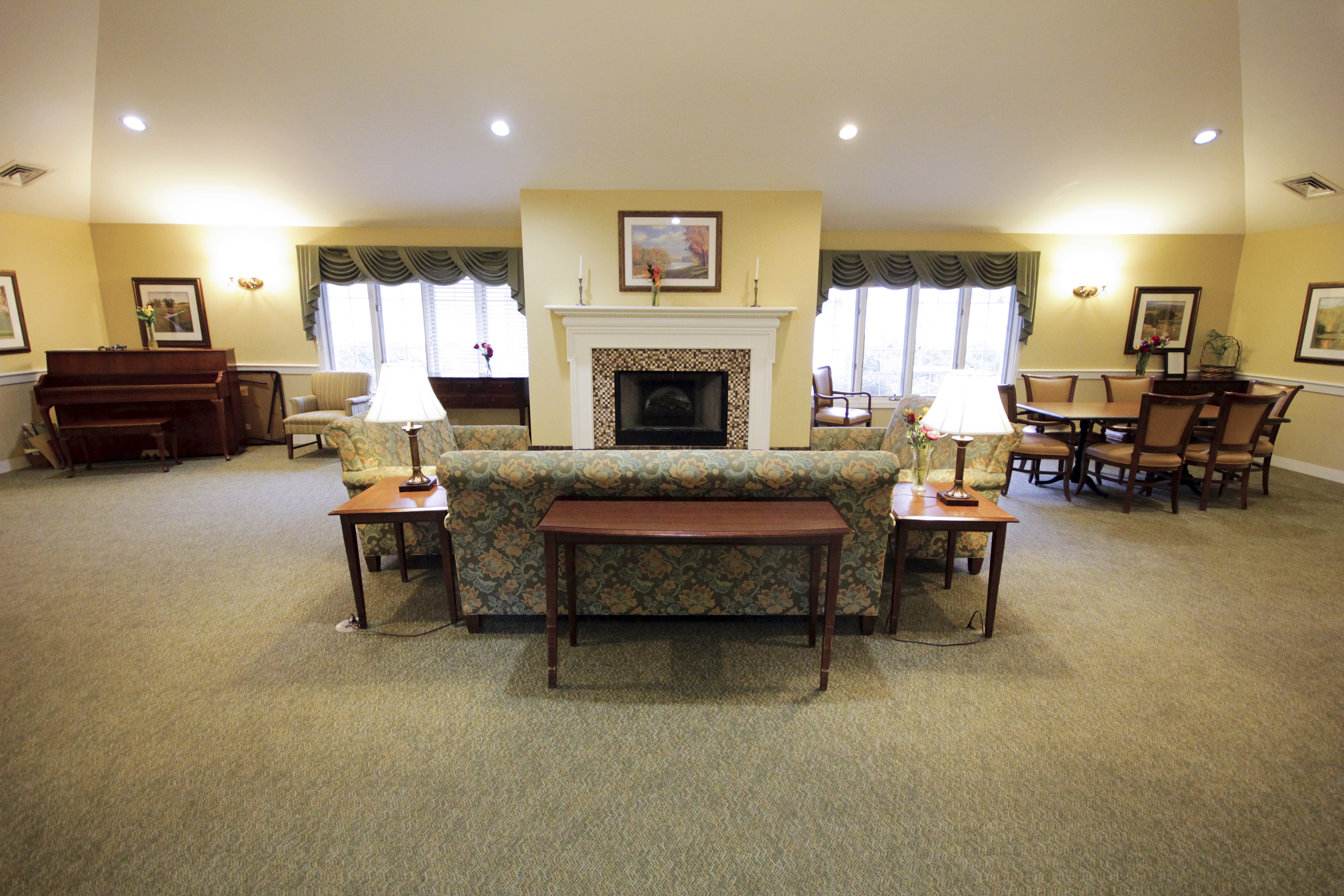 1-w-eisenhower-pkwy-community-living-room