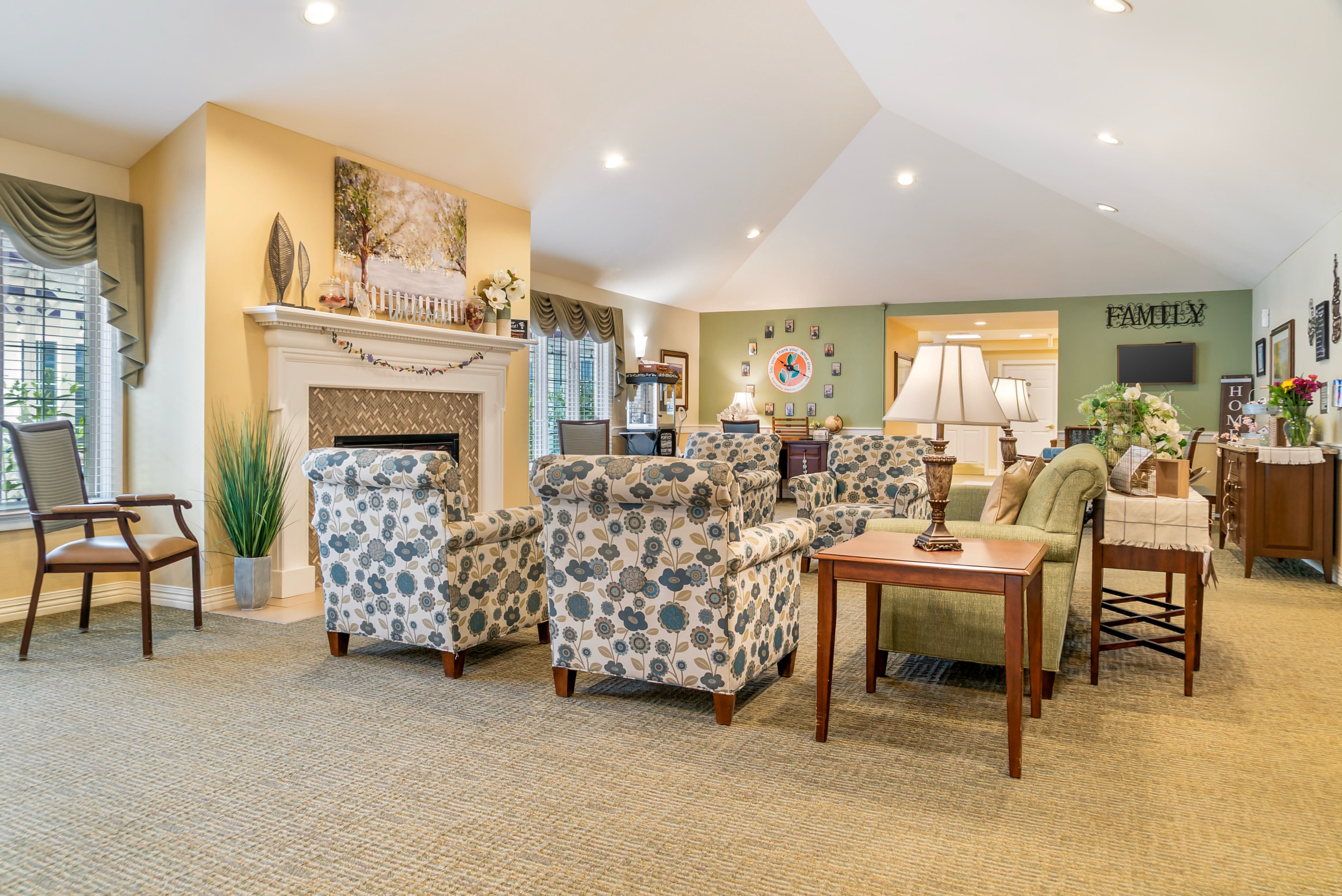 w-eisenhower-pkwy-community-living-room