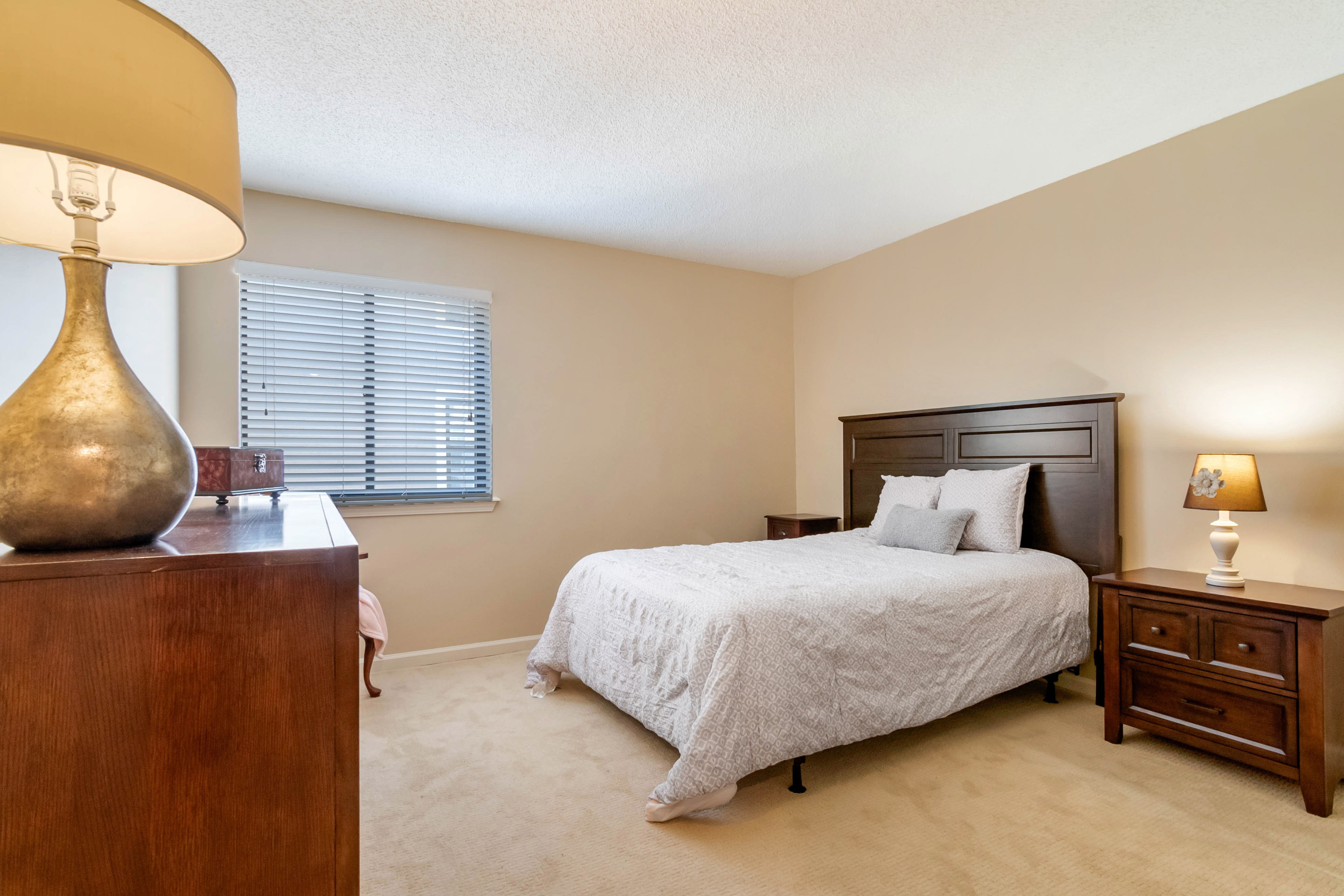 wornall-place-apartment-bedroom