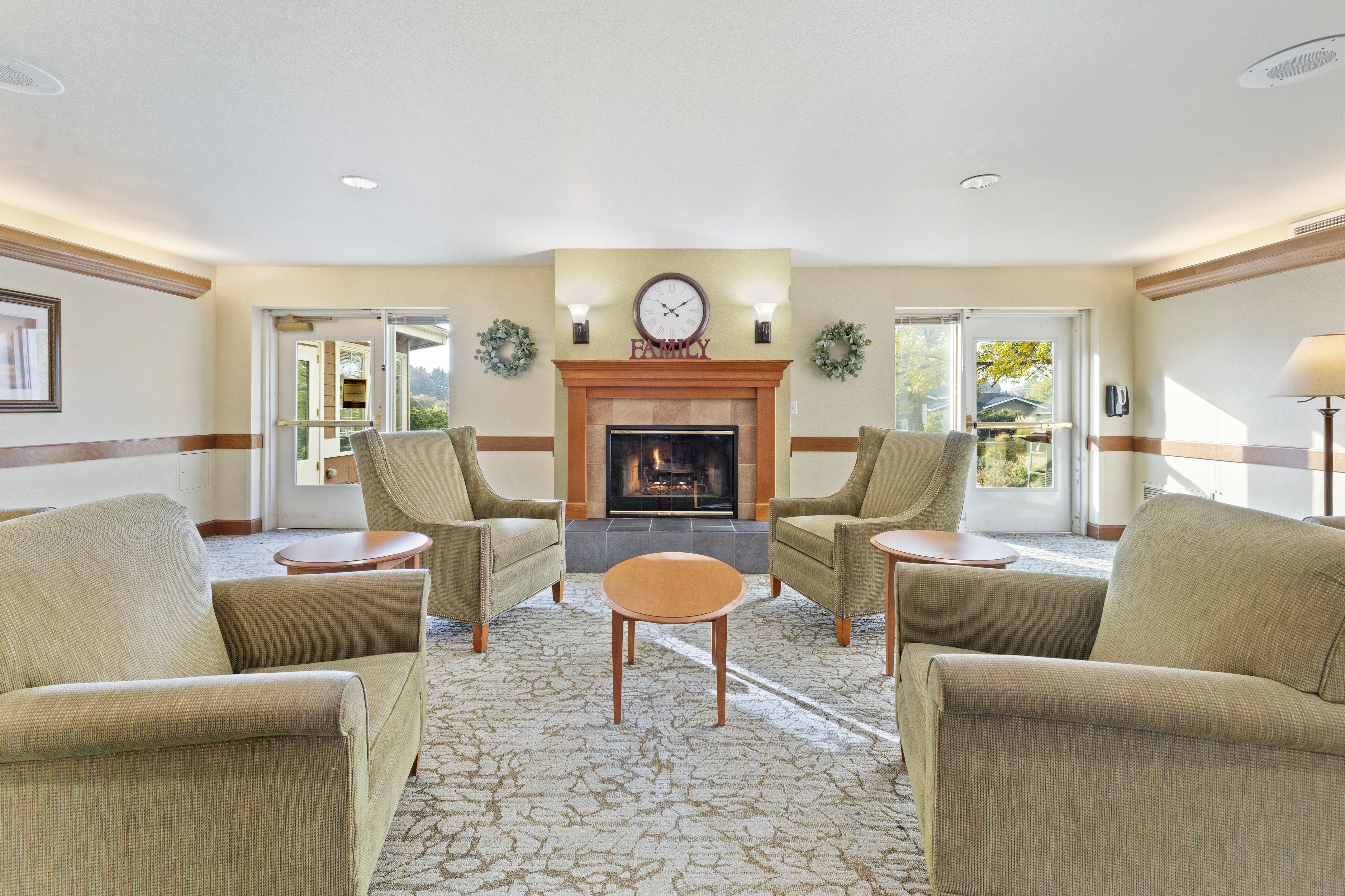 1-yakima-community-living-room