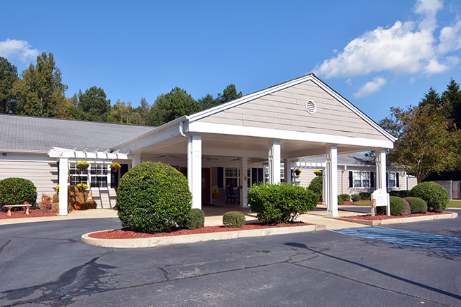 Brookdale Newnan | Independent and Assisted Living in Newnan GA