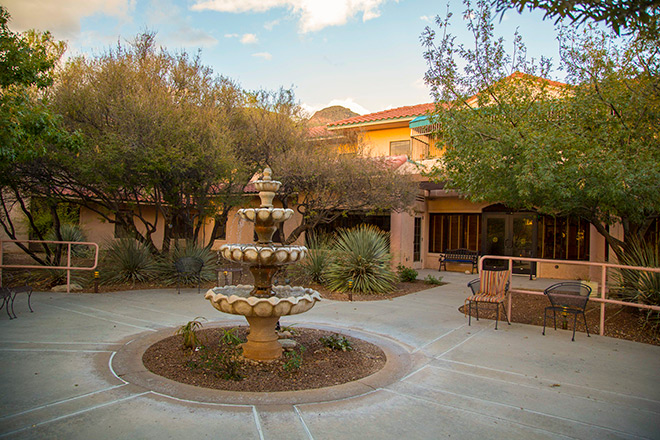 La Rosa Healthcare Center Courtyard