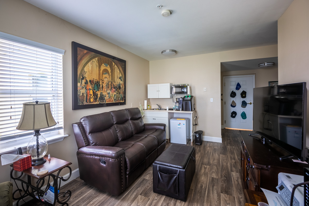  Make It Mine Season 2 Episode 3 before photo