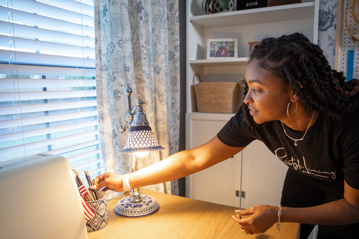  Designer setting up table decor